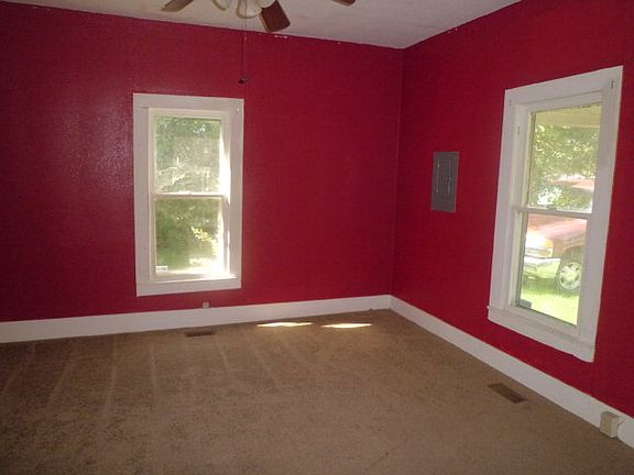 2nd image of 410 S Hill St