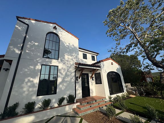 2nd image of 3926 Bledsoe Ave
