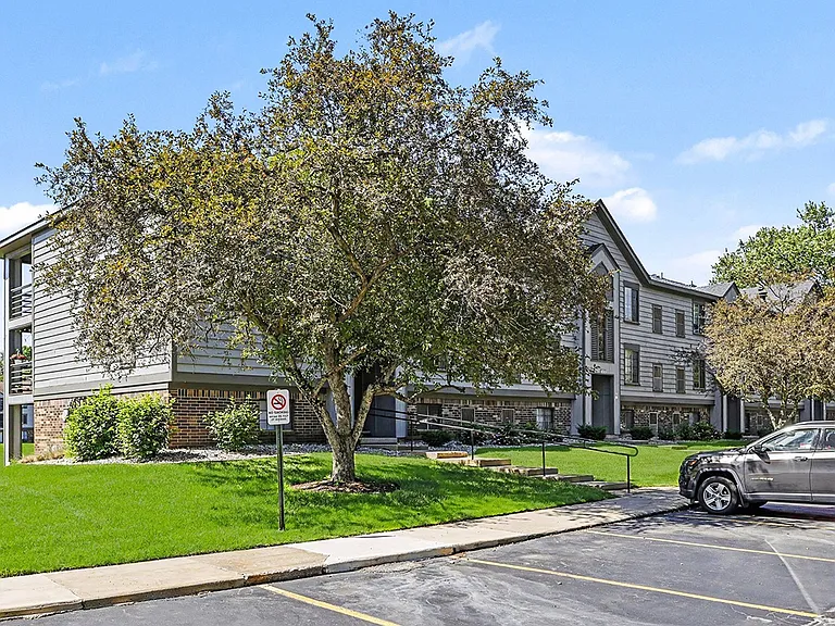 Emerald Park Apartments — Photo 33