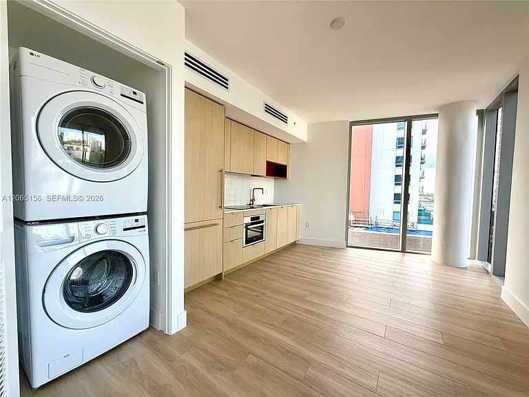 90 NE 32nd St #712 — Photo 9