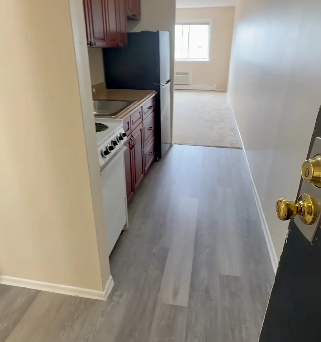 Studio, 400 sqft, $1,225 — Photo 2