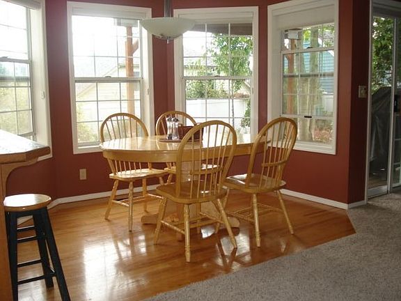 Sunny Dining