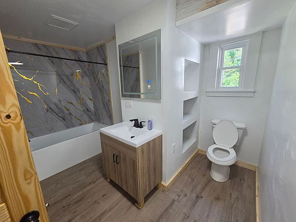 5th image of 722 E 7th St #1STFL