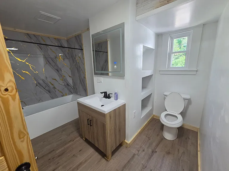 722 E 7th St #1STFL — Photo 8