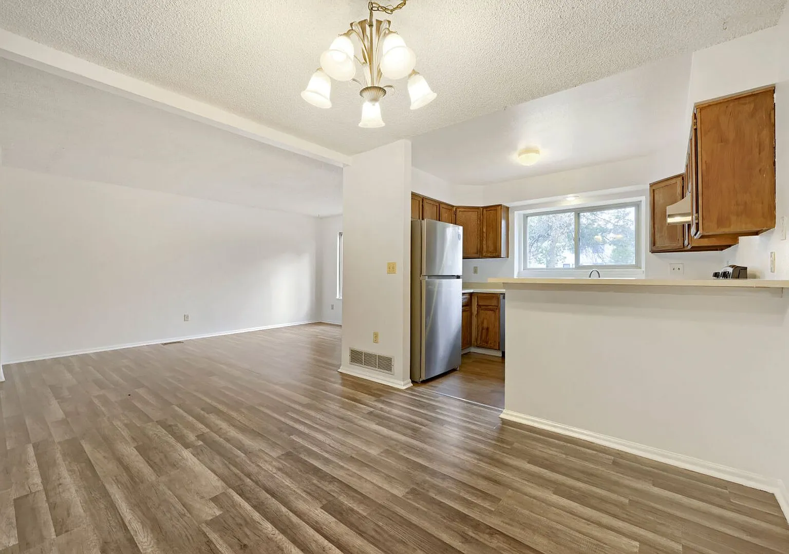 Refreshed 3BD/3BA Townhouse in Thornton - Available 8/28 — Photo 4