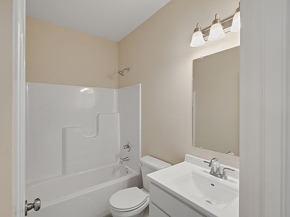 5th image of 12382 Ontario Pl