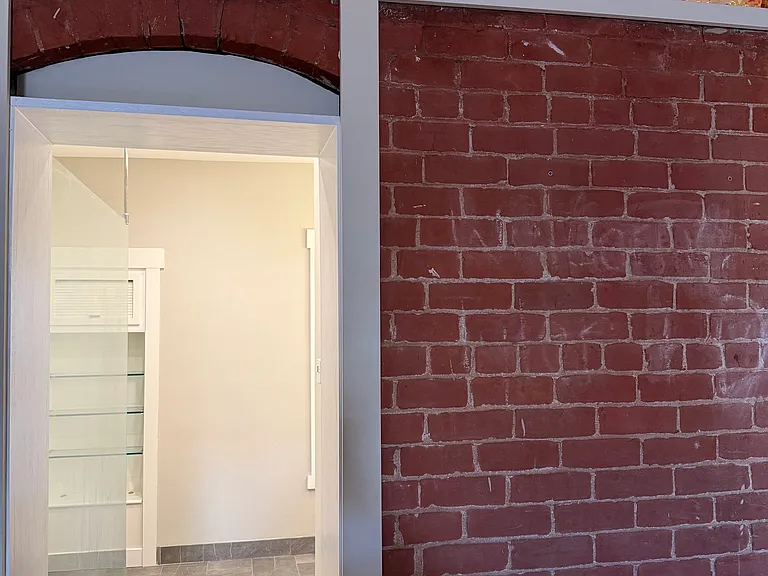 Entrance to en-suite primary bathroom