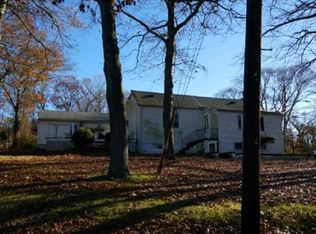 56 Lakeside Trl, Ridge, NY 11961