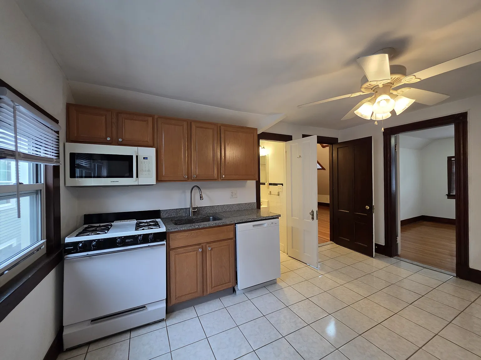 2 bed, $2,050 — Photo 4
