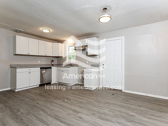 1913150_005_dining_room_13772875.jpg