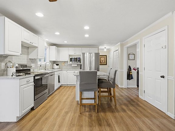 5th image of 53 Forest Hill Dr