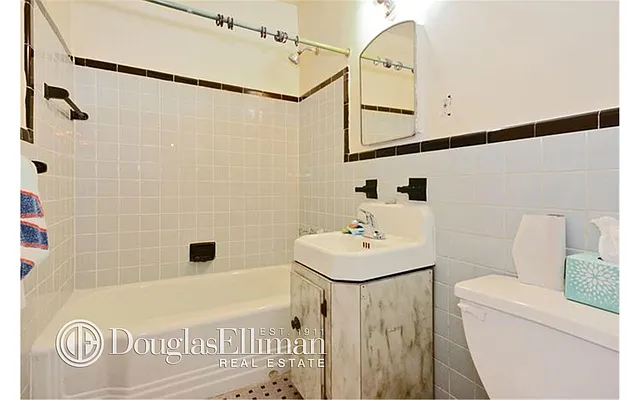 Sold by Douglas Elliman | media 21