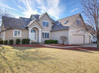 9 Stark Cir, Bloomington, IL