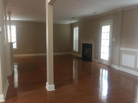 3rd image of 1306 Glynview Cir