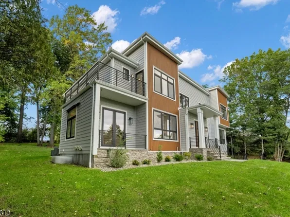 8 Fordham Rd, Livingston Twp., NJ 07039