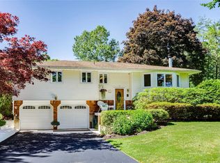 17 Frazer Dr, Greenlawn, NY 11740