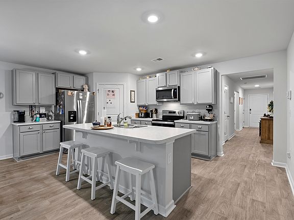 5th image of 316 Spruce Pine Way