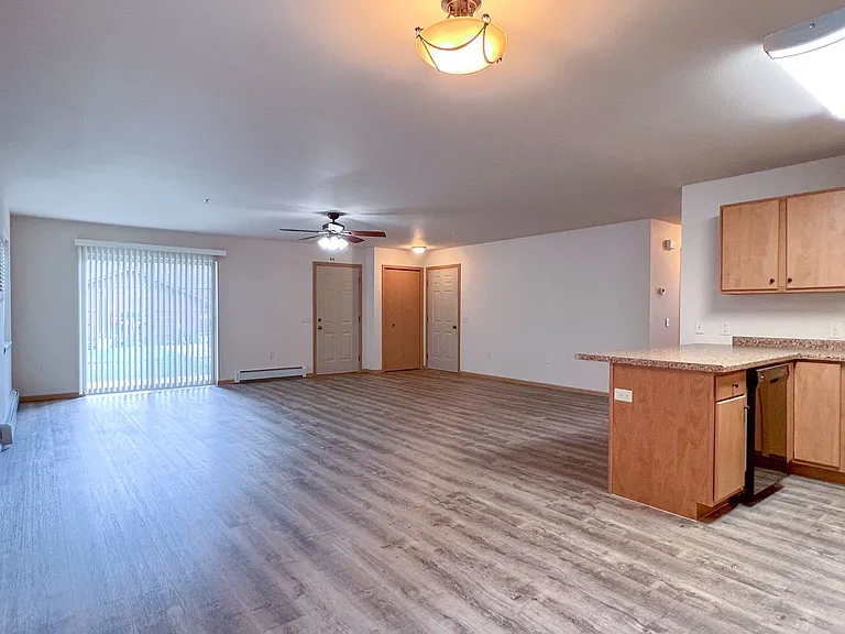 1201 N Memorial Drive 2401 Semling Dr — Photo 11