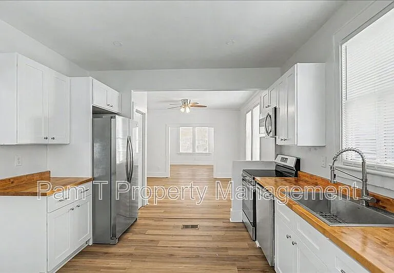 613 W 39th St #A — Photo 12