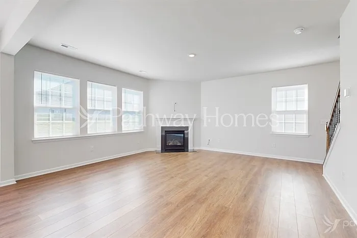 335 Kennerly Center Dr — Photo 3