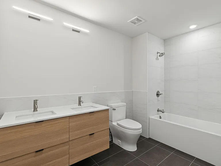 209 Vine — Photo 15