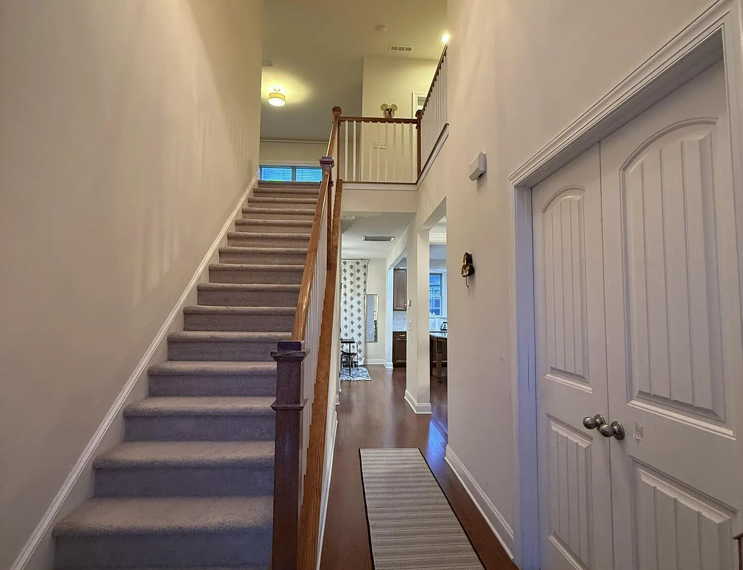 3 bed, 2.5 bath, 2420 sqft, $2,695 — Photo 2