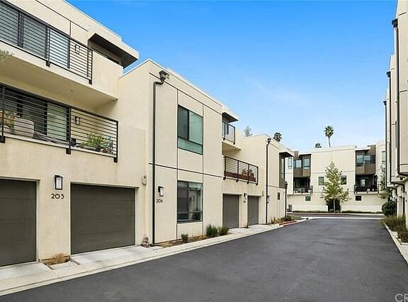 2nd image of 118 S Avenue 50 Unit 301