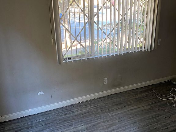 3rd image of 112 N Mar Vista Ave #1A