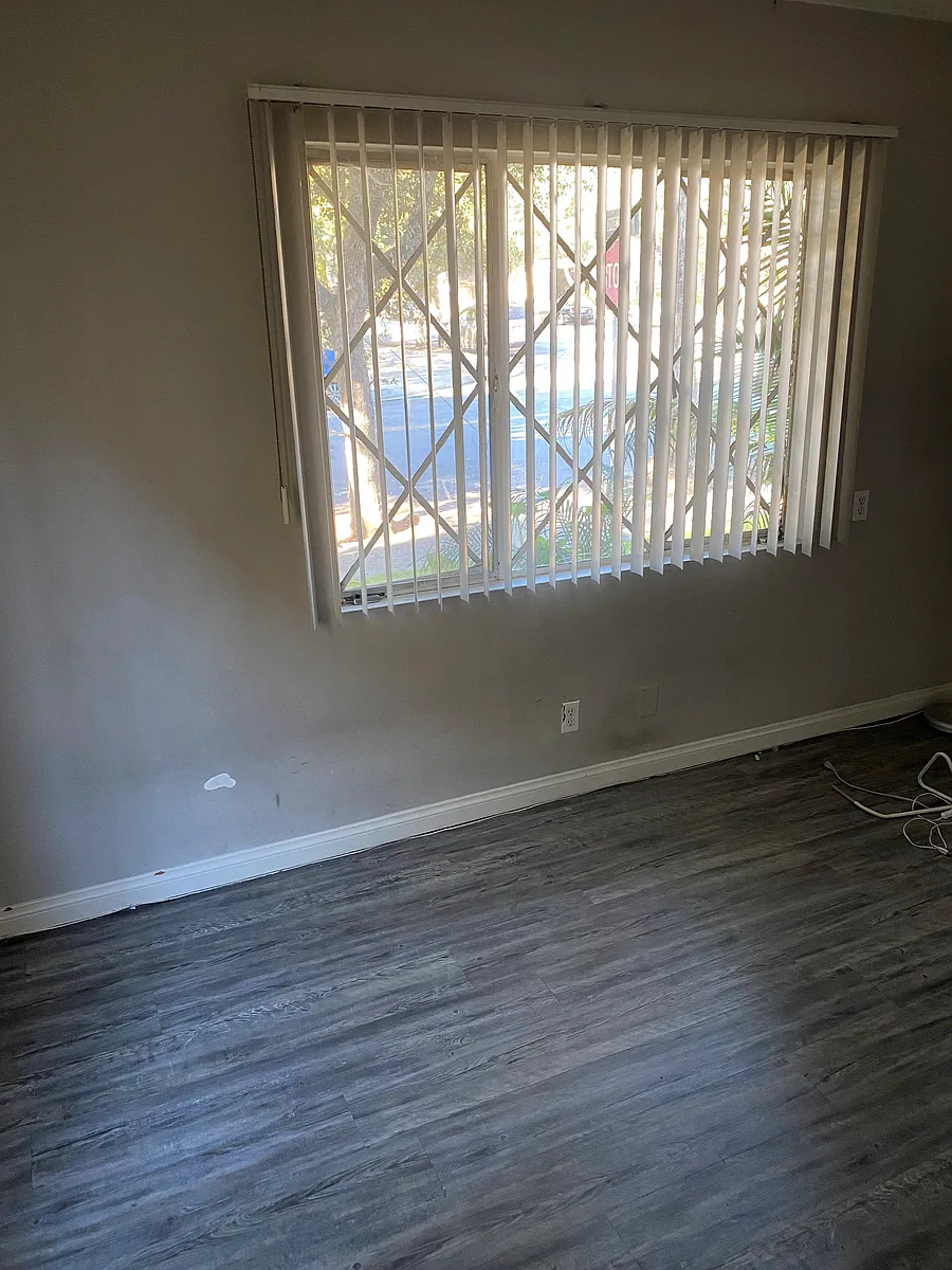 Photo 2 of 10 - 112 N Mar Vista Ave #1 - Pasadena, CA Building Photo - 112 N Mar Vista Ave #1