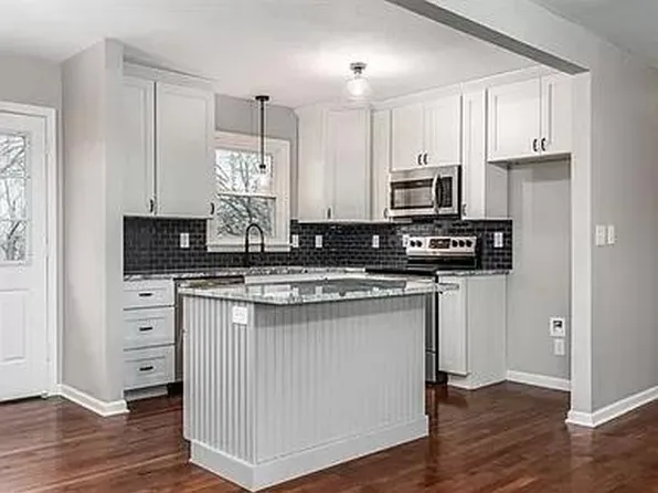 602 N 2nd Terrace Ct, Lansing, KS 66043