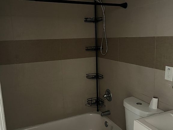 3rd image of 16915 89th Ave APT 4B