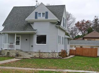 906 Pleasant St, Osage, IA 50461
