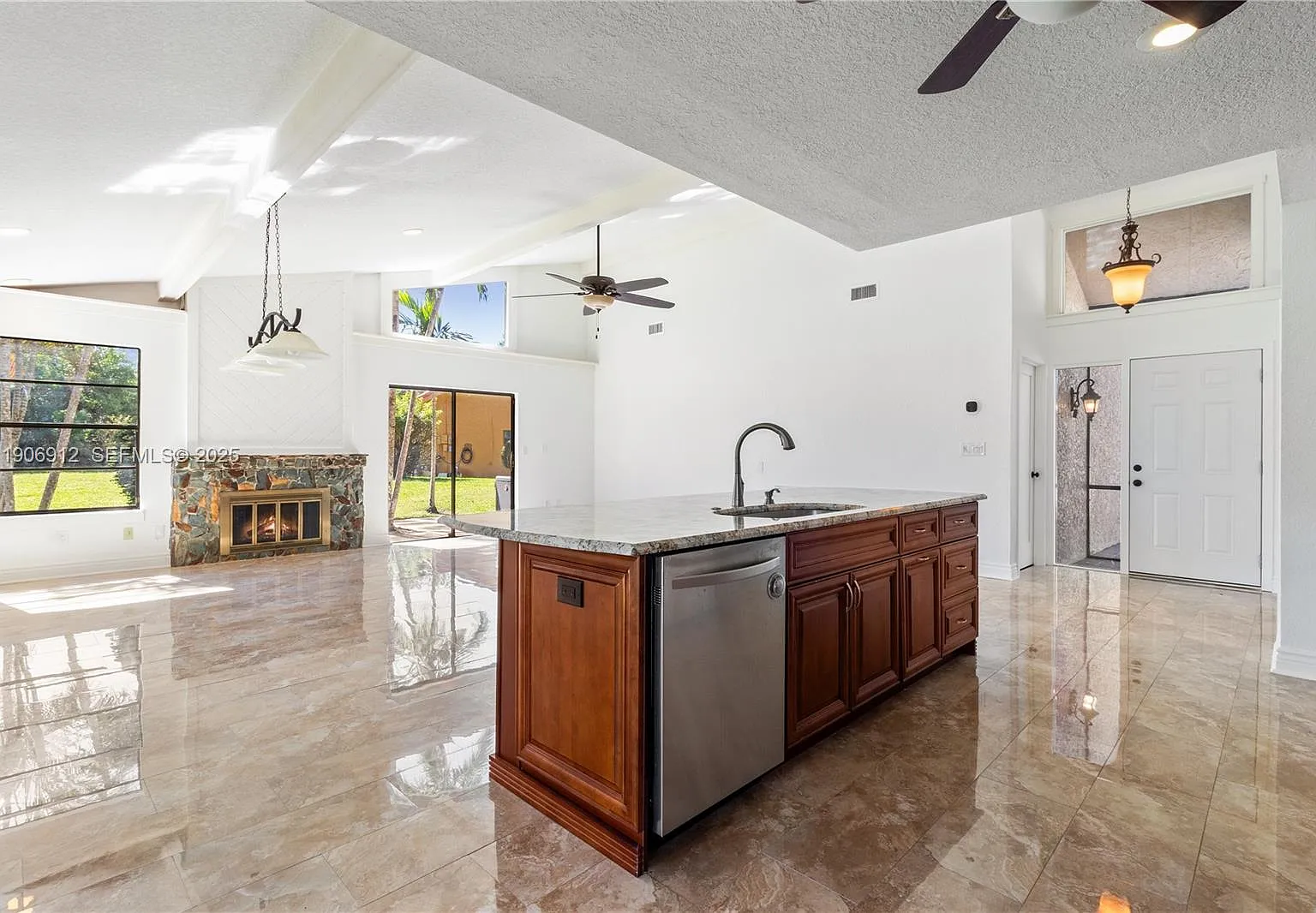 3 bed, 1431 sqft, $4,000 — Photo 3