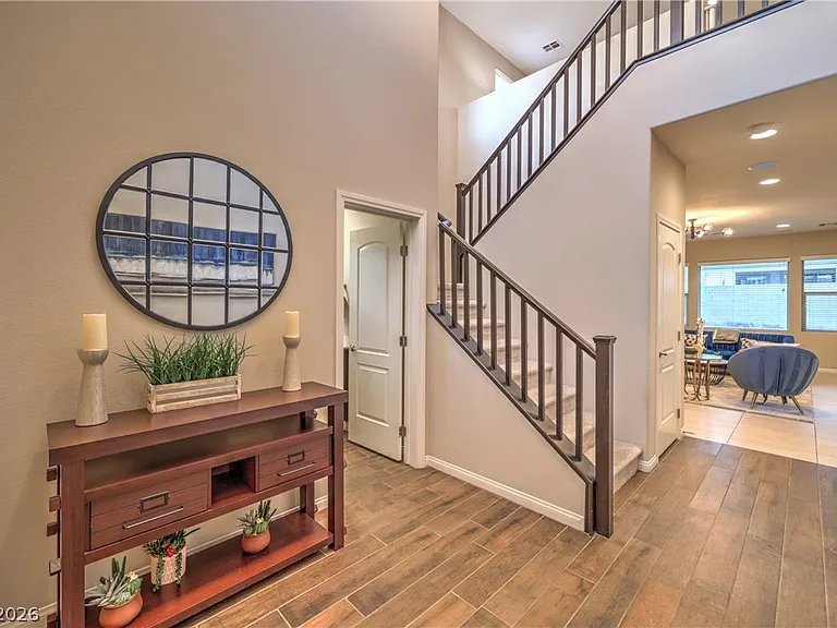 3213 Molinos Dr — Photo 9