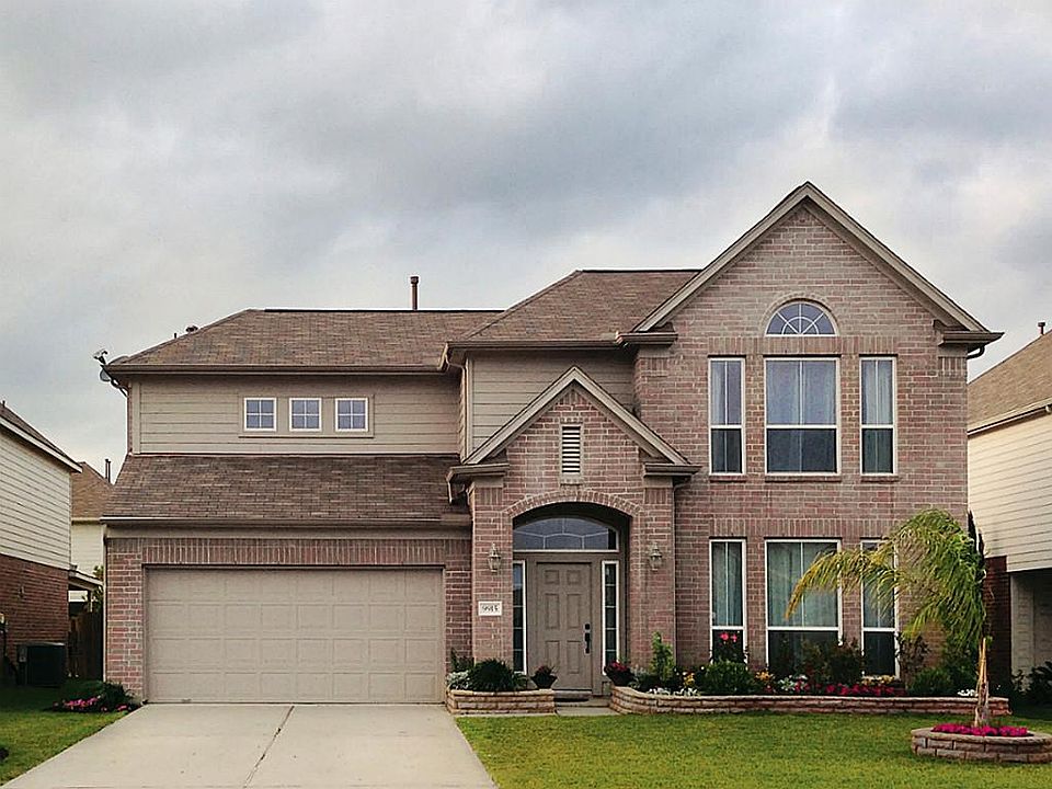 Immaculate 2-Story with tons of upgrades located just miles from the heart of The Woodlands