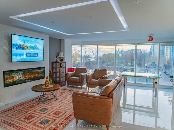 251 Queens Quay W #304, Toronto, ON M5J 2N6