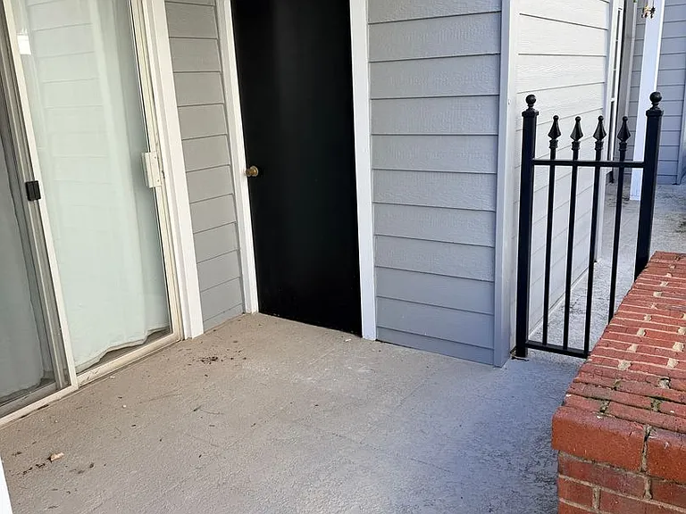 402 Granville Ct — Photo 10