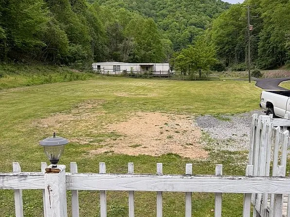 1017 Prater Rd, Hurley, VA 24620