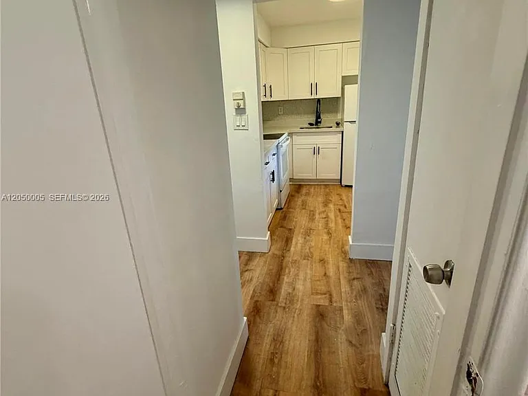 20200 NE 27th Ct #6 — Photo 9