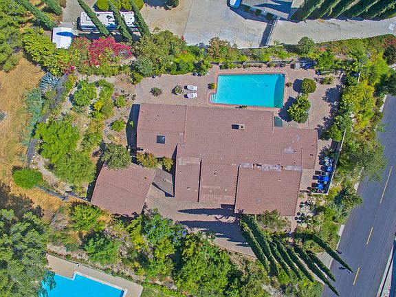 2nd image of 16644 Knollwood Dr