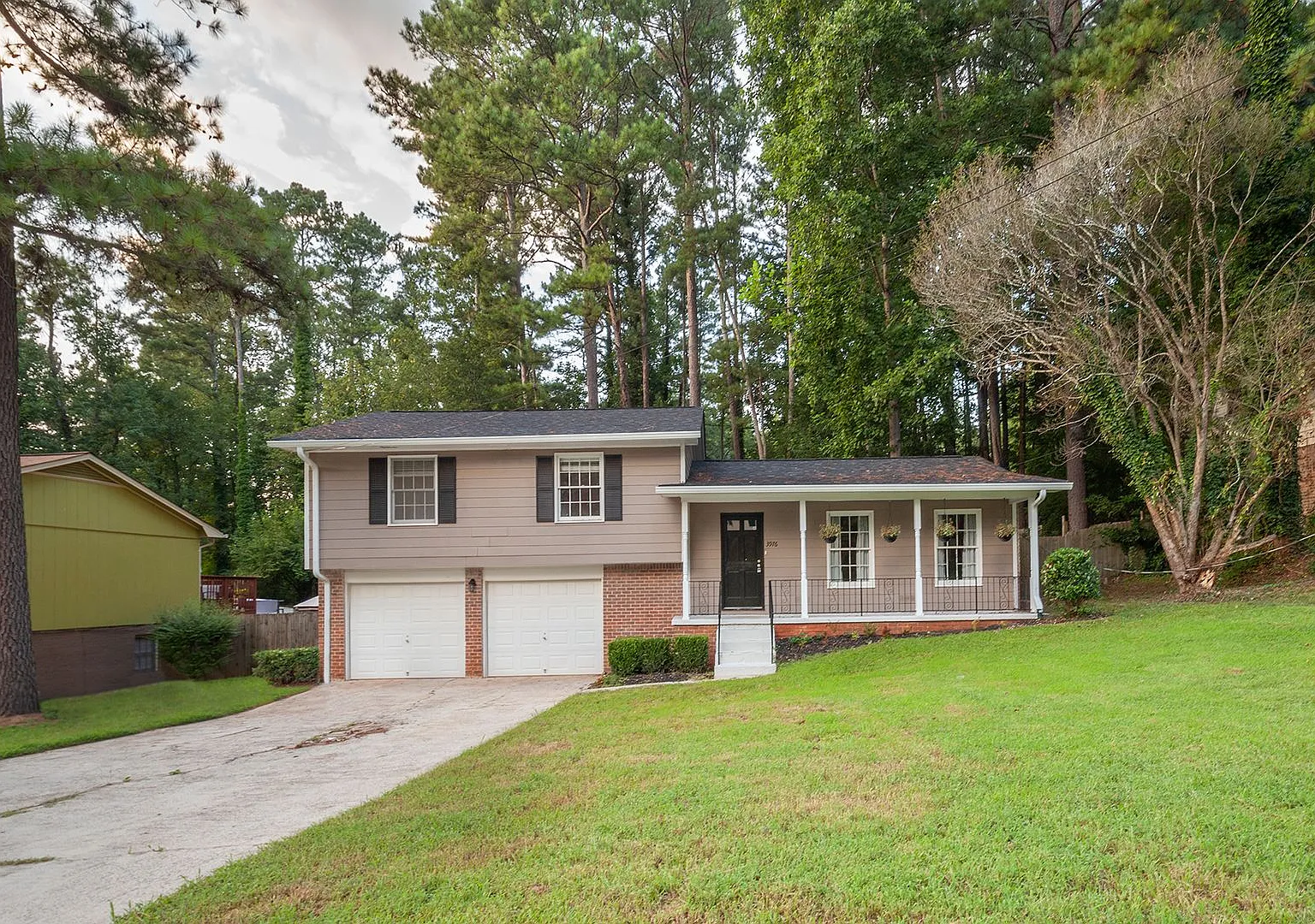 Spacious 3bd/2ba w/ 2 Car Garage and Large Fully Fenced Backyard!! — Photo 1