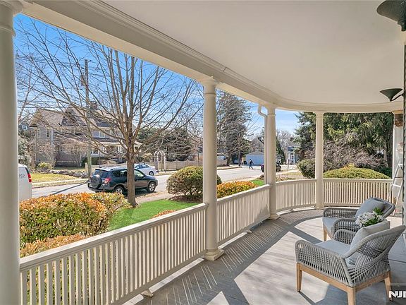 3rd image of 48 Sherman Pl