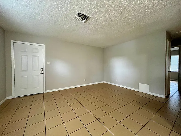 7635 Green Rd — Photo 6