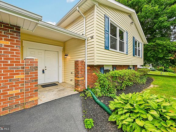 2nd image of 513 Normandy Ln