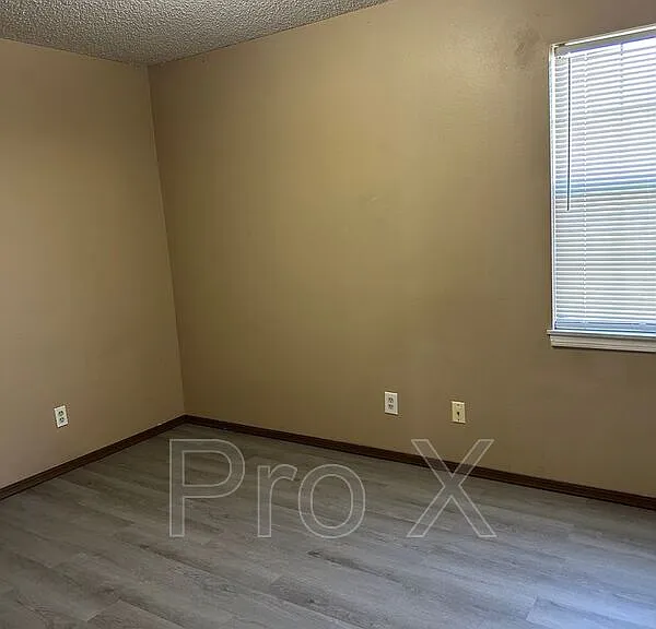 1001 S Saint Louis Ave #8 — Photo 7