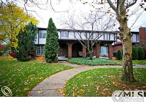 Spacious End Unit Townhome