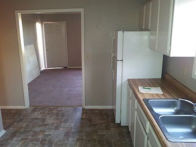 2nd image of 122 Brush Hill Ct