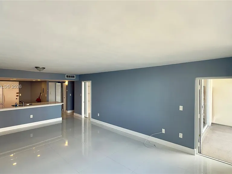 1351 NE Miami Gardens Dr #422E — Photo 9