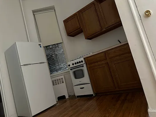 Rented by Eric Goodman Realty Corp | media 3