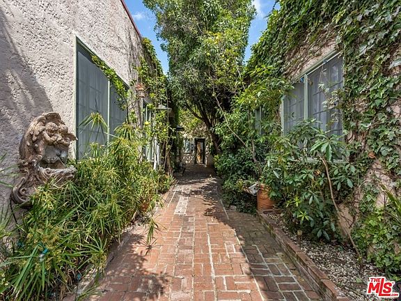 5th image of 812 N Poinsettia Pl